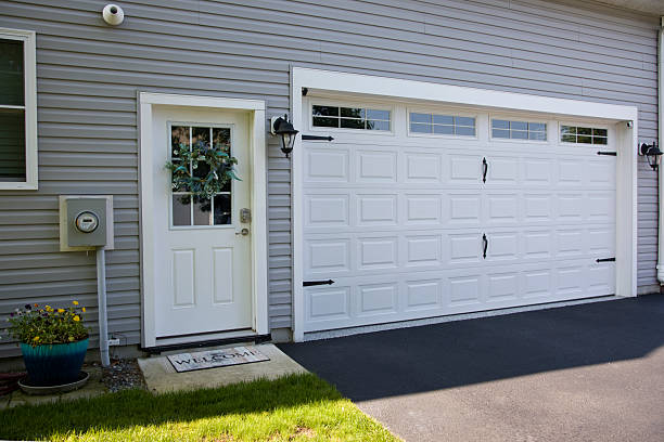 24/7 Emergency Garage Door Panel Replacement experts in Glenvar Heights, FL